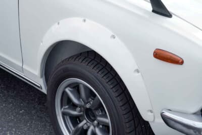 日産 チェリークーペX-1R:メーカー純正のオーバーフェンダーが魅力を高める。ホイールはワタナベのエイトスポークを装着する