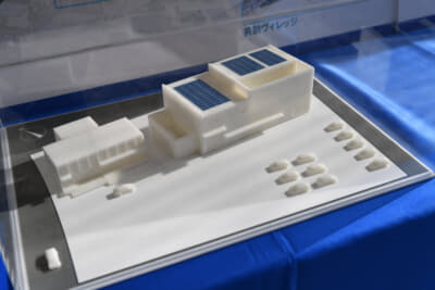 この事業は、2025 年 3 月に愛知県豊田市の「豊田市企業立地奨励事業者（産業の多角化および高度化を目指し、製造業等の企業が工場や研究所などを建設する場合に奨励金を交付して企業立地を支援する制度）」に指定されている