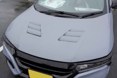ホンダ S660 モデューロX バージョンZ：TM工房製「エラボン」（FRPボンネット）を装着し、冷却効率とビジュアルを両立