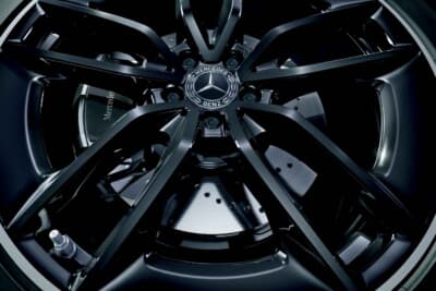 Mercedes-Benz GLE 450 d 4MATIC Sports Night Edition(ISG):ブラック基調の22インチAMGアルミホイールを履く