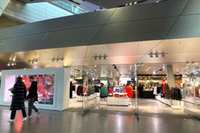 BMW Welt内のショップ。私的にはBMW Motorradアパレルグッズがステキ