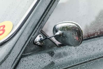 サーブ 96:かわいらしい小型のミラー