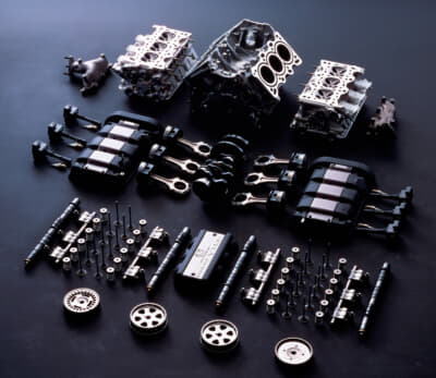 Honda Heritage Works:エンジンは車体から下ろされて交換、洗浄などが行われる