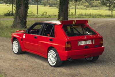 14万9500ユーロ（邦貨換算約2670万円）で落札されたランチア「デルタHFインテグラーレ ムレット・ストラダーレ」（C）Bonhams