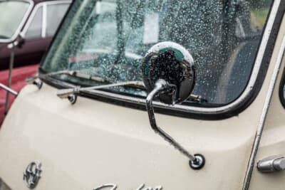 スバル サンバーバン：丸型のミラーがかわいい