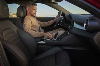 アルファ ロメオ ジュリア INTENSA&アルファ ロメオ ステルヴィオ INTENSA:ブラック・タンカラーアクセント入りのスポーツシートを採用