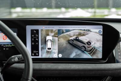 アウディ:最後の50mを自動操舵で戻るリバースアシストの駐車支援システム