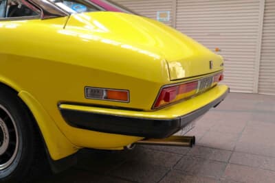 いすゞ117クーペ:マフラーはいすゞスポーツ製デュアルストレートへと変更済み