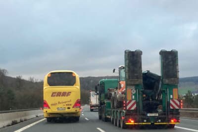 トラックや大型車両の追い越し禁止区域が解除されると、日本のように大型車が全レーンを占めてしまうこともあります