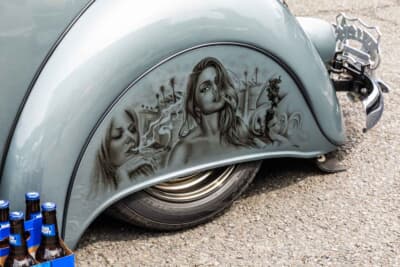 フォルクスワーゲン ビートル:リアのフェンダーにはスカートが装着されている