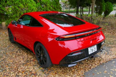 ホンダ プレリュード：プレリュードのような車体の低いクルマに乗るにはさぞリハビリが必要なのでは？　との予想に反し、乗り込みの所作はいたってスムースだった