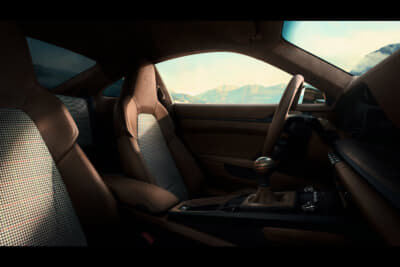 911 GT3 90 F. A.ポルシェ：シートセンターパネルには、F.Aポルシェ愛用のジャケットの柄に着想した特製F.A.グリッド織りファブリックを採用