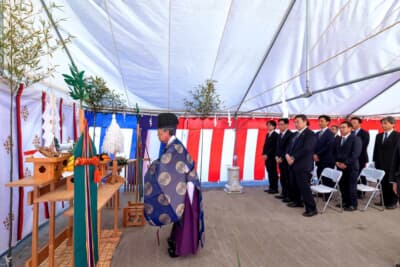 小野測器の新事業所「中部リンケージコモンズ」の建設予定地での地鎮祭を開催