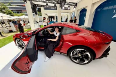 フェラーリ アマルフィ:地中海の雰囲気を演出するべく、東京・竹芝の「ウォーターズ竹芝」で開催されましたわ