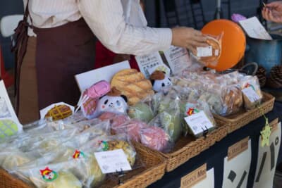 町田駅前通り沿いにあるメロンパン専門店ボンデニッシュも出店。多種類のメロンパンを販売していた