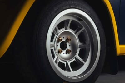 32万ユーロ〜38万ユーロ（邦貨換算約5620万円〜約6670万円）で現在も販売中のフィアット「131アバルト ラリー」（C）Courtesy of Broad Arrow