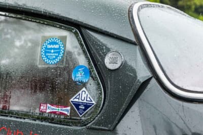 サーブ 96:Cピラーにはエンブレムが備わる