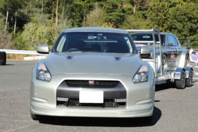 日産 スカイラインクロスオーバー：フロントから見るとR35 GT-Rにしか見えない