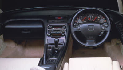 Honda Heritage Works:内装のレストアは基本レストアではオプションとなる