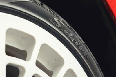 14万9500ユーロ（邦貨換算約2670万円）で落札されたランチア「デルタHFインテグラーレ ムレット・ストラダーレ」（C）Bonhams