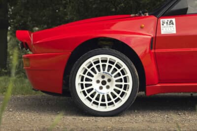 14万9500ユーロ（邦貨換算約2670万円）で落札されたランチア「デルタHFインテグラーレ ムレット・ストラダーレ」（C）Bonhams