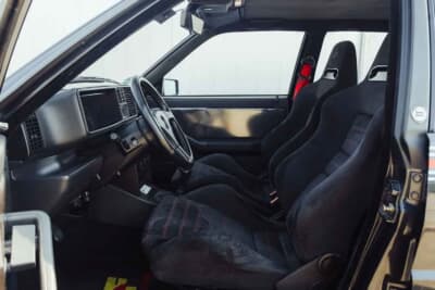 20万1250ユーロ(邦貨換算約3530万円)で落札されたランチア「デルタHF インテグラーレ エボルツィオーネ I マルティーニ5」(C)Courtesy of Broad Arrow