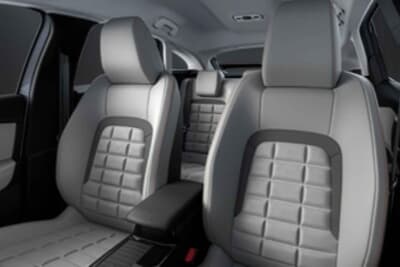 シトロエンC4 MAX HYBRID：快適さを極めたアドバンストコンフォートシートを搭載。日常からロングドライブまで疲労を軽減