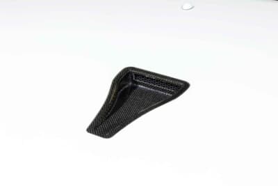 35万0000ユーロ〜45万0000ユーロ（邦貨換算6320万円〜8130万円）で現在も販売中の日産R34型「スカイラインGT-R Nur」（C）Bonhams