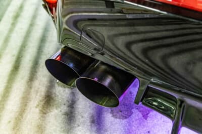 レクサス IS500：ワンオフで製作したチタン製マフラー。ECU書き換えによりバブリング 仕様となっている