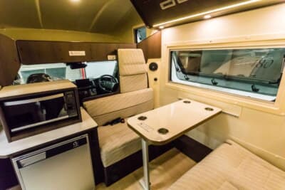 トヨタ ハイエース:車内には左側面に備わるドアからアクセスする