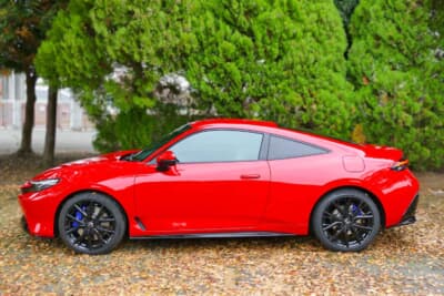 ホンダ プレリュード：低くシャープなフロントノーズから、なめらかなルーフラインへとつながる流麗なプロポーションが目を引く