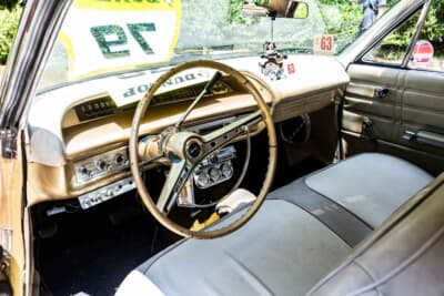 彼女の愛車は'60年代のシボレー「インパラ」ローライダー仕様！JK時代