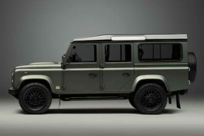 クラシック・ディフェンダーV8：OCTA専用カラーのファローグリーン