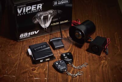 バイパー8818V：3ボタンで基本的な操作をすべてコントロールできる8818V。IDコードは7,378京通り以上あり一度使用したコードは2度と使用しないコードホッピング機能を搭載し、あらゆる手口から愛車を守ってくれる