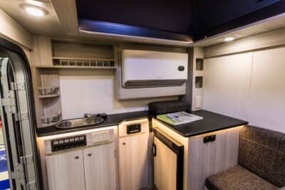 TAMA-T：クーラーやソーラーパネル、リチウムイオン電池などのオプションが装備された展示車両で299万2000円と、300万円を切るプライスとなっている