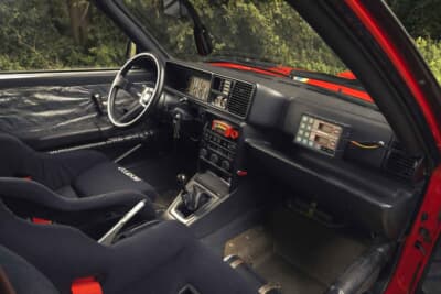 14万9500ユーロ（邦貨換算約2670万円）で落札されたランチア「デルタHFインテグラーレ ムレット・ストラダーレ」（C）Bonhams