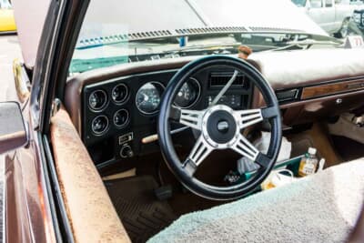 シボレーC10ピックアップ:エンジン載せ替え時にエアコンも装着した