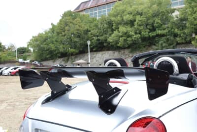 ダイハツ コペン:大型のリアウイングはドライカーボン製で、車検を考慮したサイズをオーダーした