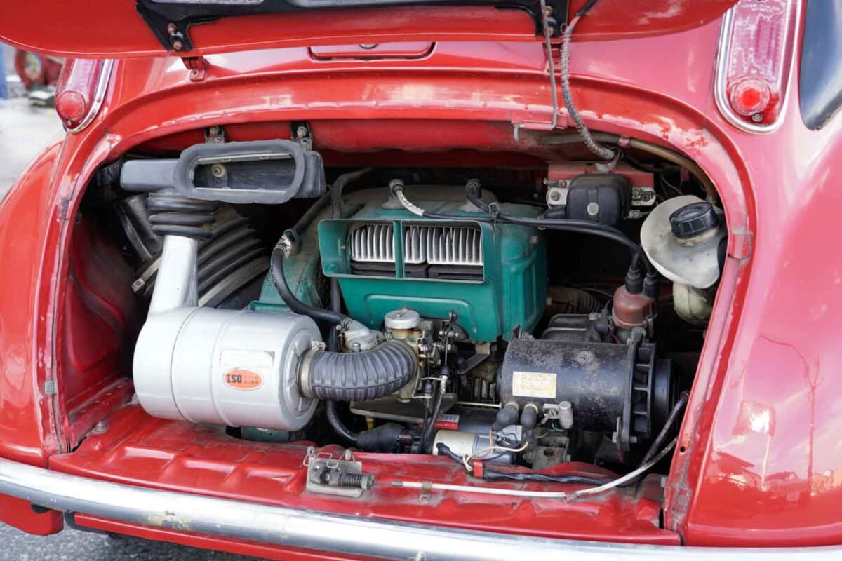 スバル 360 ヤングS：シングルキャブレターながら356ccで25psを発生したヤングSのEK32型エンジン