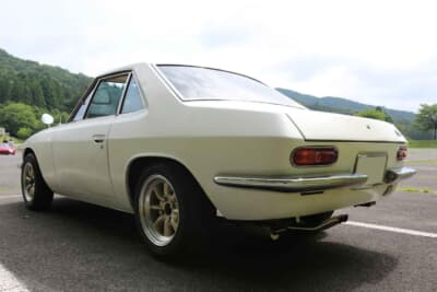 日産 シルビア：排気系はオリジナルのスチール製からステンレス製のタコ 足／マフラーに交換され、今後トランクはスチール製からFRP製に交換される予定