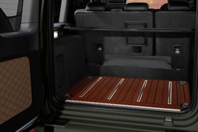 Mercedes-AMG G 63 Offroad Pro Edition（ISG）：ラゲッジにはウッドフロアを配したインテリアカスタムが気分を高める