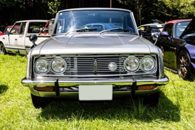 トヨタ コロナHT：フロントはダウンサスペンション、リアはショートショックとリーフスプリングの組み換えで車高を落としている