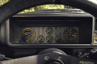 14万9500ユーロ（邦貨換算約2670万円）で落札されたランチア「デルタHFインテグラーレ ムレット・ストラダーレ」（C）Bonhams