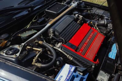 20万1250ユーロ(邦貨換算約3530万円)で落札されたランチア「デルタHF インテグラーレ エボルツィオーネ I マルティーニ5」(C)Courtesy of Broad Arrow