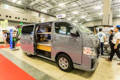 キャンピングカービルダーのOMCが日産「キャラバン」標準ボディを使った新モデル「ZERO」