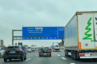 最近はアウトバーンの工事現場が増えています