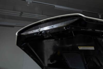 35万0000ユーロ〜45万0000ユーロ（邦貨換算6320万円〜8130万円）で現在も販売中の日産R34型「スカイラインGT-R Nur」（C）Bonhams