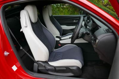 ホンダ プレリュード：自分のポジションを取ればその場でクルマがフィットする印象だ。シートヒーターは装備するのだから、パワーシートもぜひ欲しい（決して贅沢品ではなく、筋力が衰えてくる世代に優しい必需品だと思う）