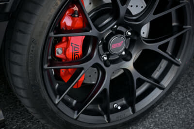 S210:フロントはブレンボ製6POTブレーキキャリパーを装着する。ブレーキのコントロール性が高く、流用チューンではできないレベルだ