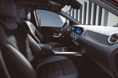 メルセデス・ベンツBクラスUrban Stars：カーボンルックインテリアトリムも加わり、スポーツ性も高い